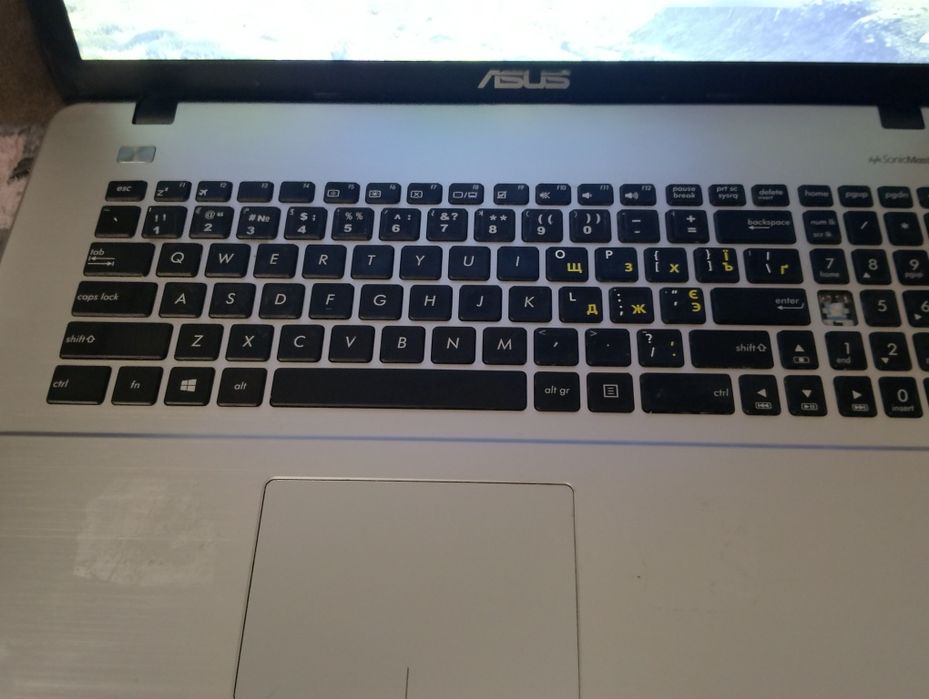 Продам ноутбук ASUS
Продається ноутбук ASUS у робочому стан