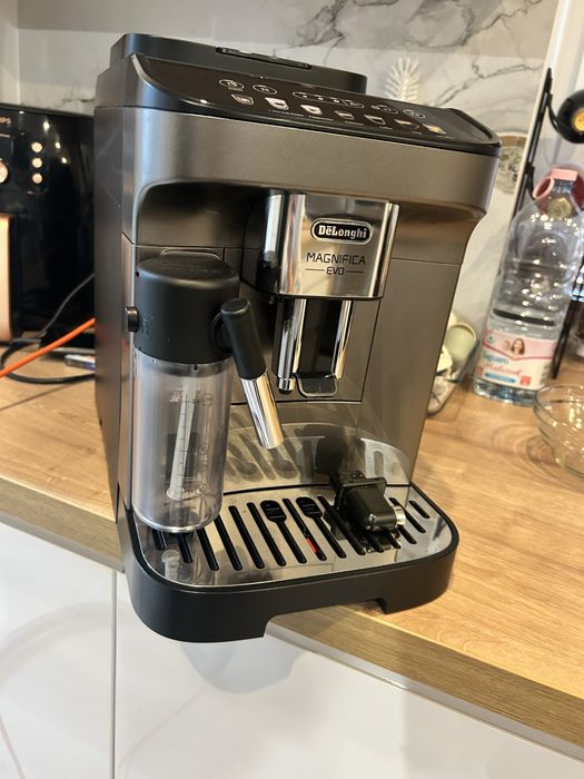 Ekspres do kawy DeLlomghi Magnifica Evo