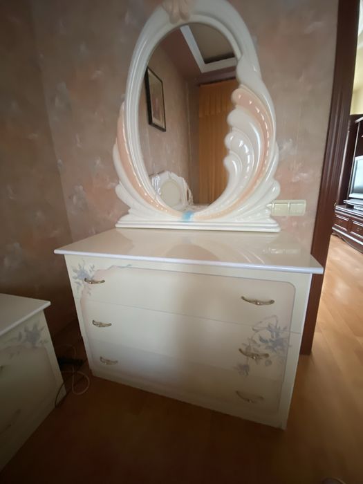 Продам спальню з тумбами та шафу