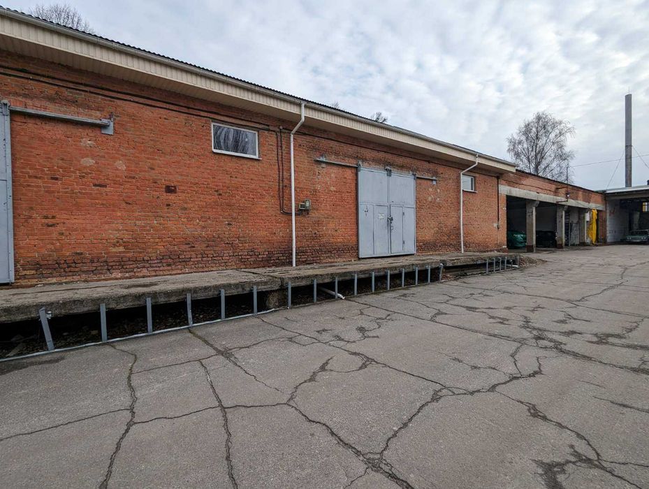 Оренда сухого складу з рампою.