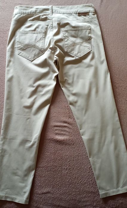 2 Calças clássicas de verão (1 preta e 1 creme)