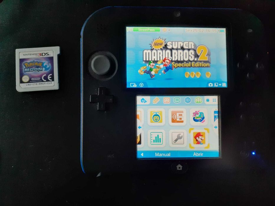 Nintendo 2DS + New Super Mario Bros 2 Special Edition + Pokémon Moon
