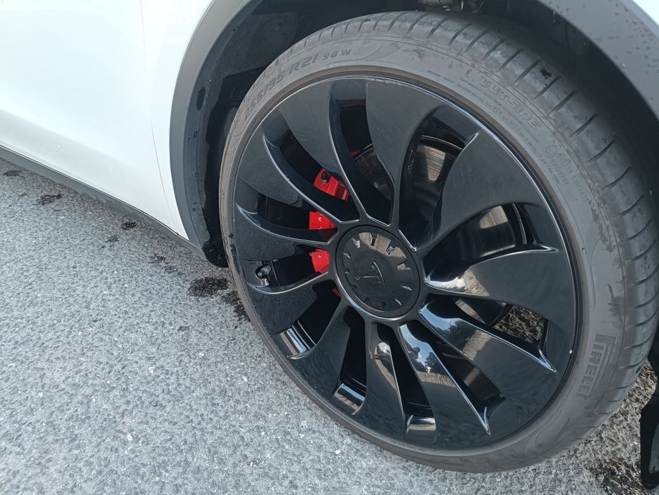 Tesla Model Y — fotografia 6