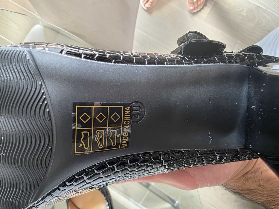Sapatos de mulher elegantes maravilhosos