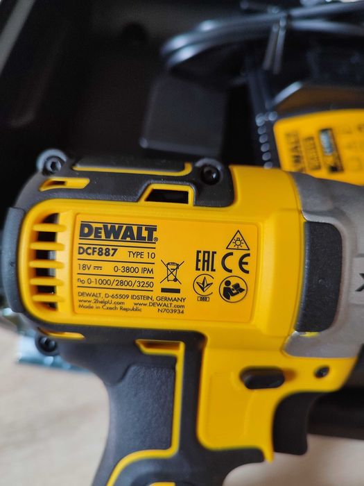 Zestaw DeWalt wiertarko-wkrętarka, impakt, ładowarka