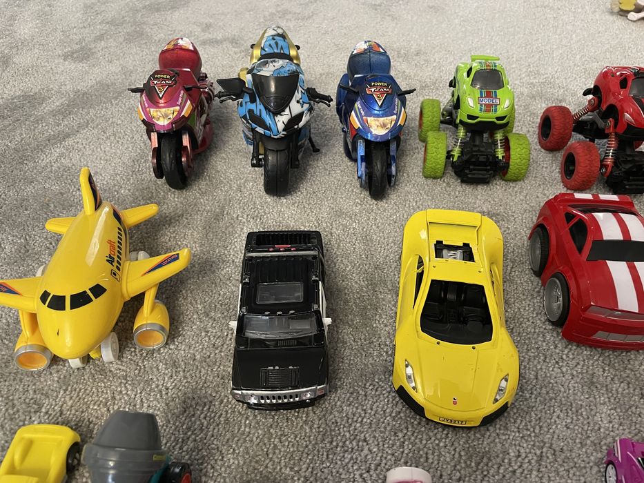 Игрушечные машинки, мотоциклы, самолеты, трансформеры