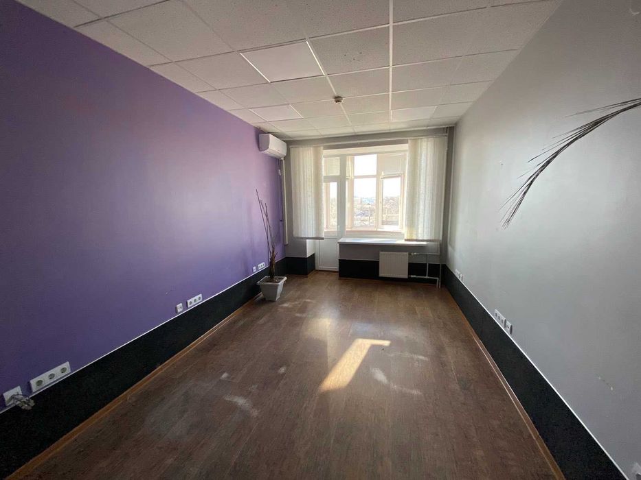 Центр Спаська офіс в бізнес-центрі 166 кв.м. ремонт ціна 165 тис.у.о.