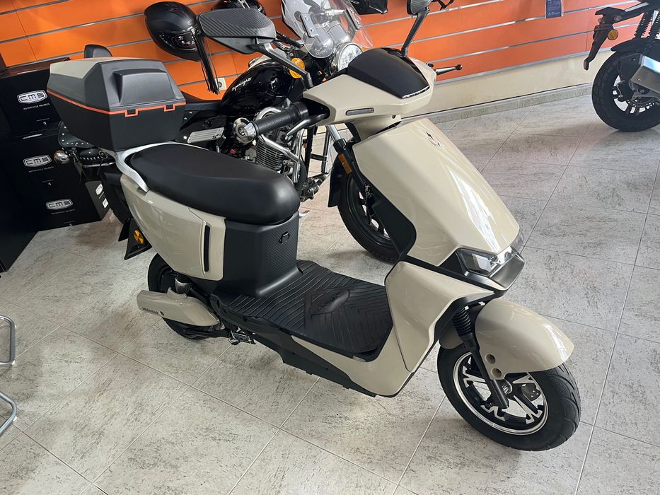 Vendo uma moto Elétrica nova .