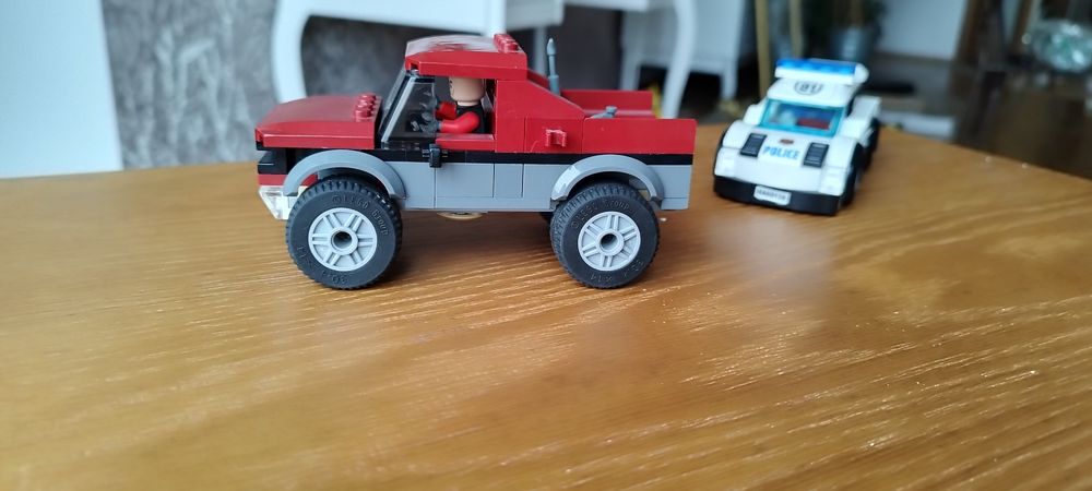 Sprzedam LEGO City 60128 Policyjny pościg
