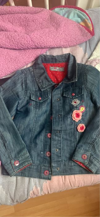 Varios casacos de marca de menina