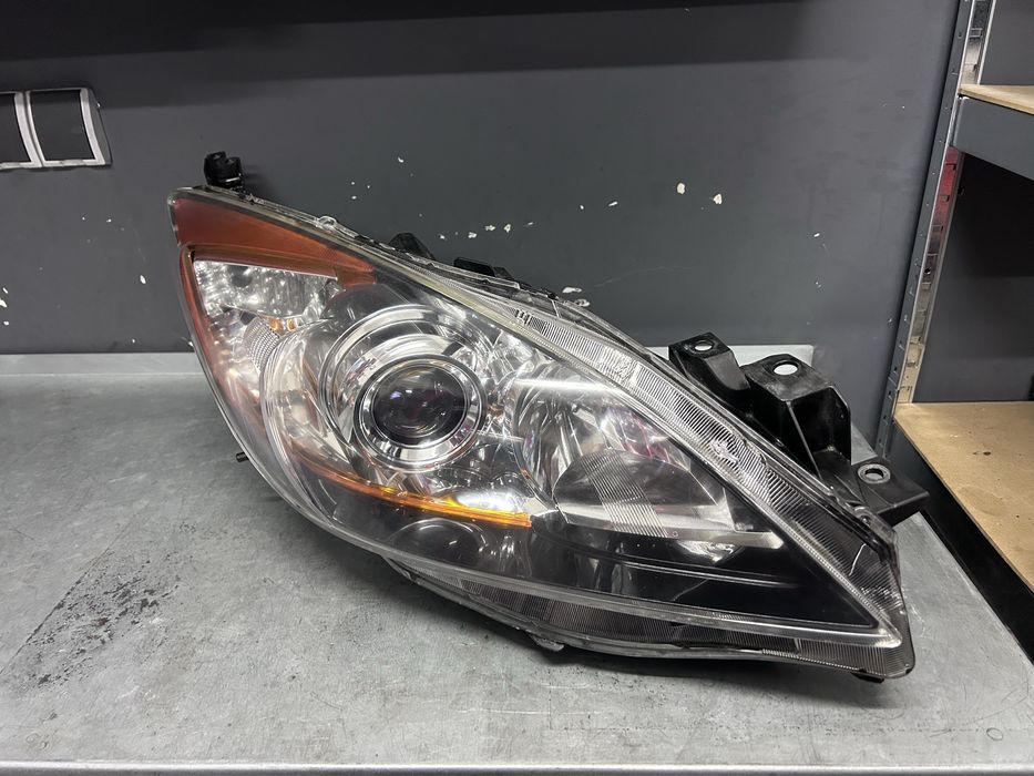 Lampa prawa przód Mazda 3 II 08-13 xenon Europa oryginał