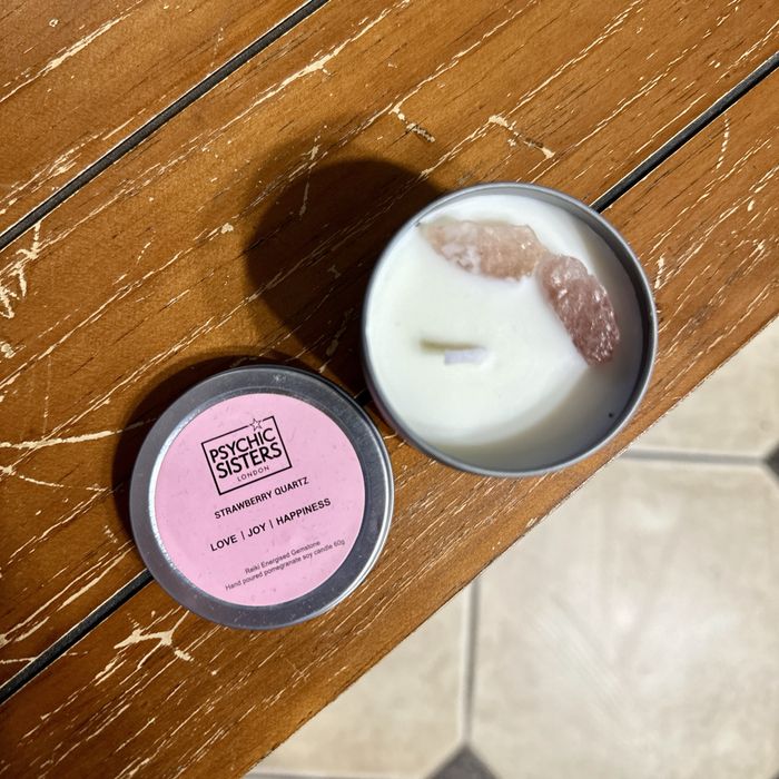 Міні-свічка Psychic Sisters з рожевим кварцом Strawberry Quartz