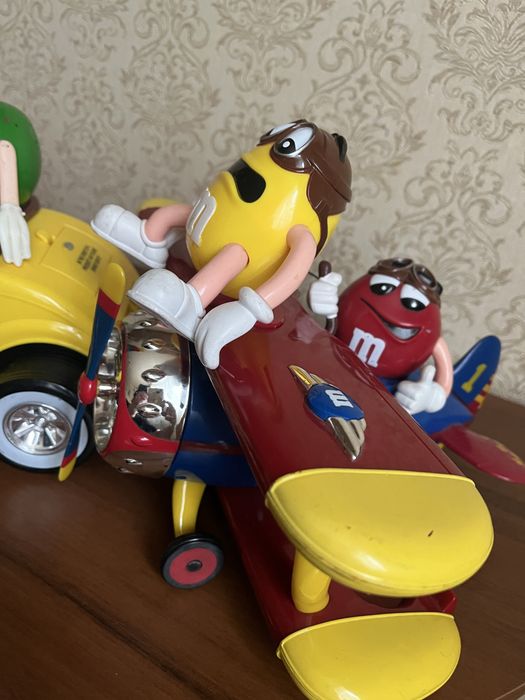 Диспенсер для цукерок M&M
