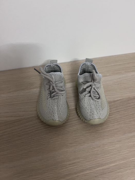 Кросівки adidas yeezy 26 розмір