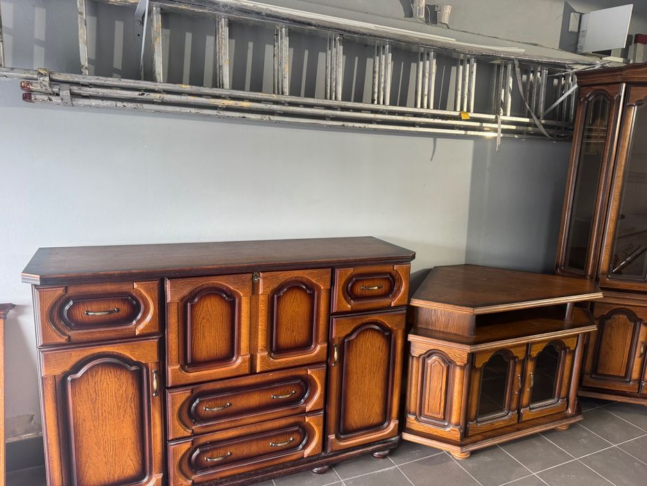 Meble do salonu z lustrem