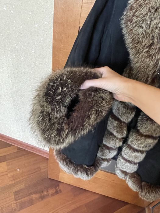 Дубленка замшевая с мехом енота