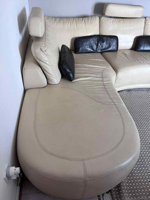 Chaise longe de couro cor bege semi-novo