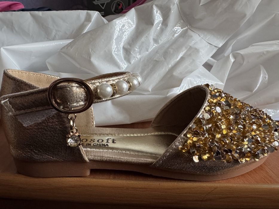 Продам святкове плаття для дівчинки