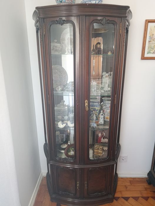 Vitrine em madeira