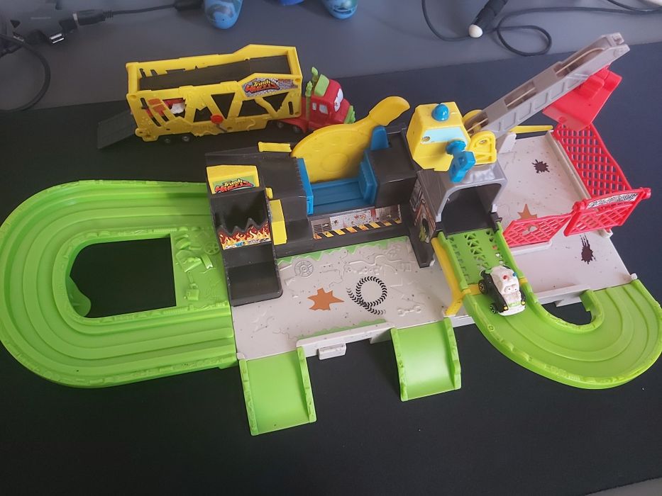 Pista + transportadora + 3 carros Trash Wheels