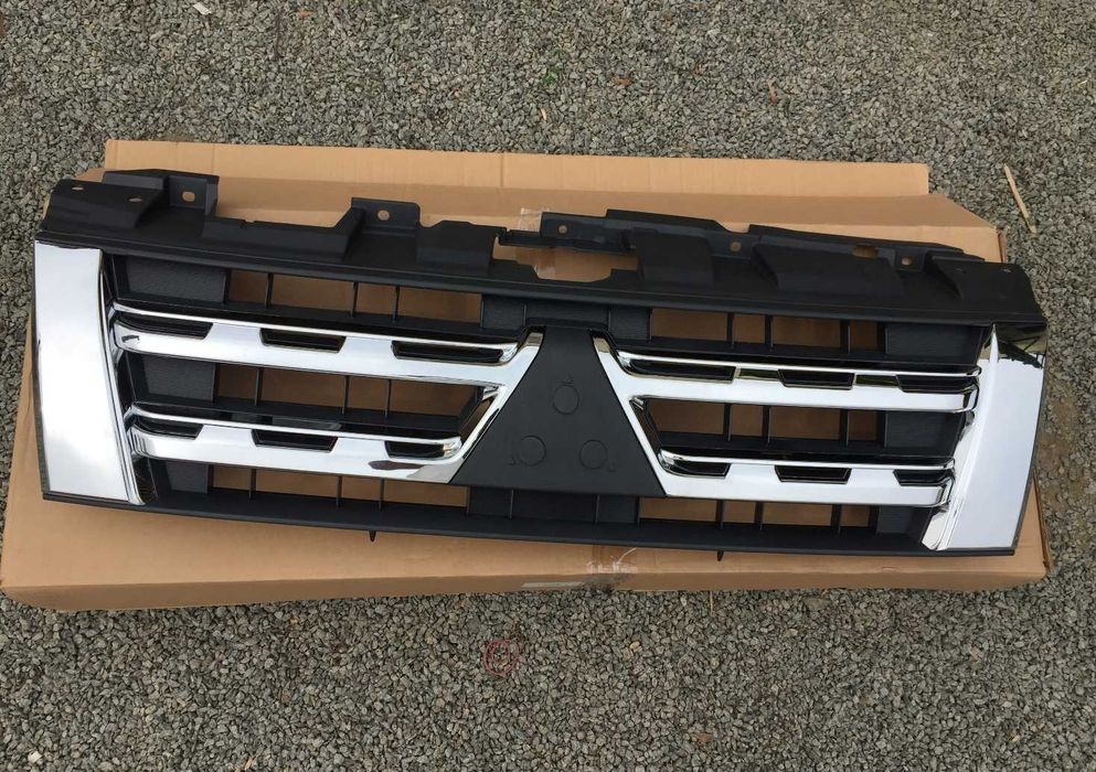 Решётка радиатора Mitsubishi Pajero Wagon 4 решетка Паджеро 2012-2014