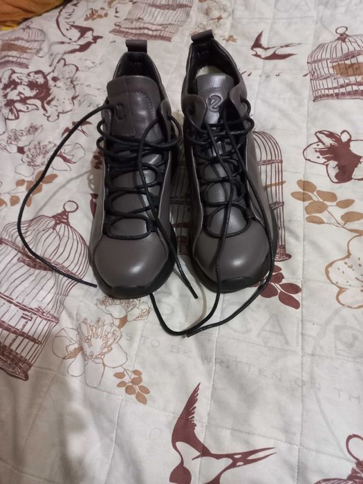 Ботинки жіночі шкіряні