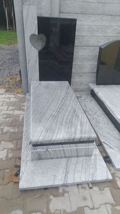 Nagrobek granitowy