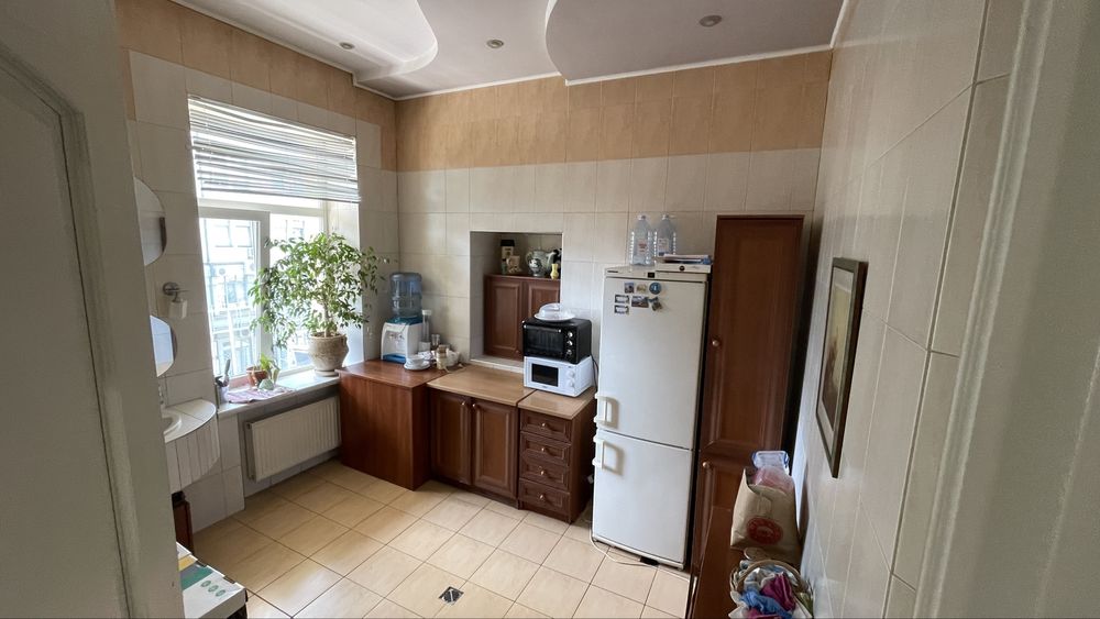 Оренда офісу 125 кв.м,4 каб.,по вул.Межигірській біля метро на Подолі