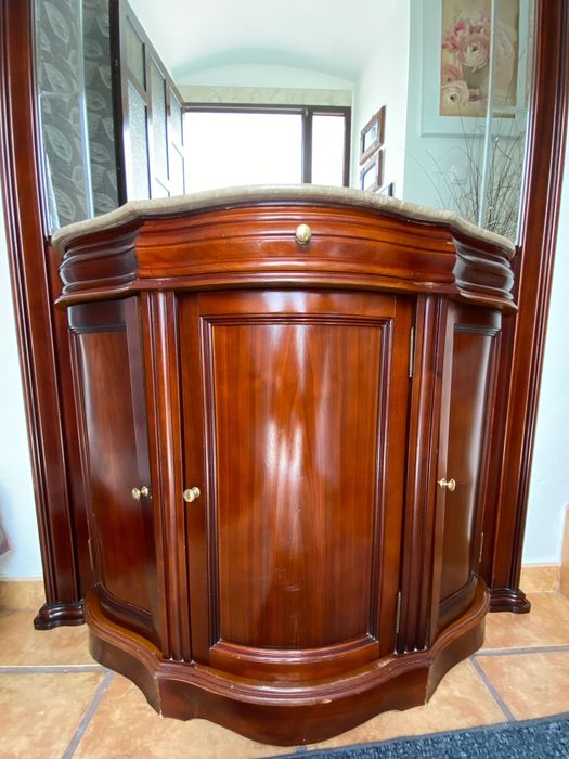 Móvel de Madeira Mogno com Espelho Grande