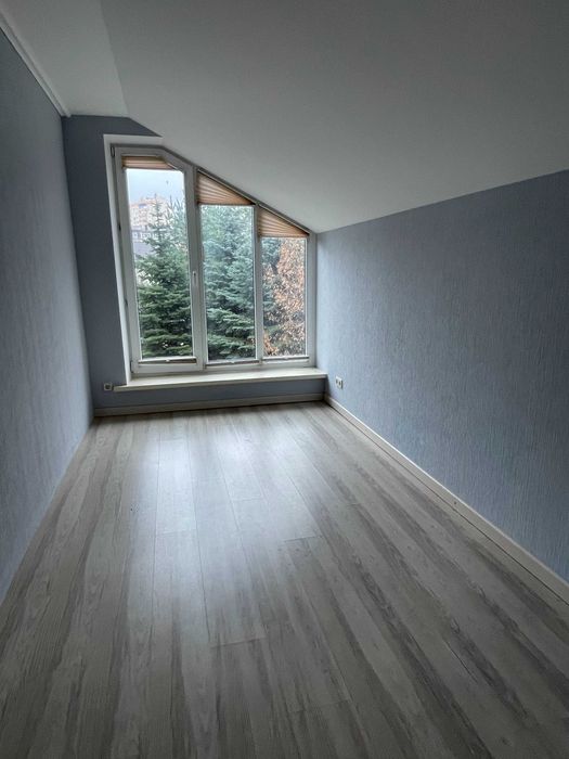 Будинок з ремонтом  на ділянці 18 соток в центральній частині Бучі