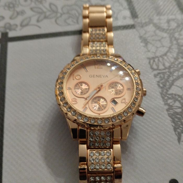 Relógio dourado Geneva