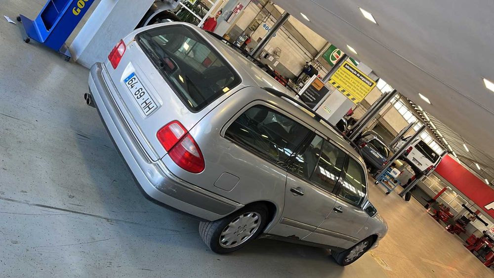 Carro Mercedes E4200 V8