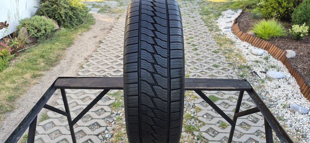 215/70r15C 109/107S Firestone Vanhawk Multiseason z 2022r ładna.