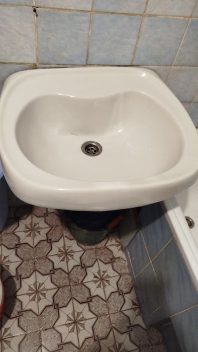 Продам раковину та зеркало