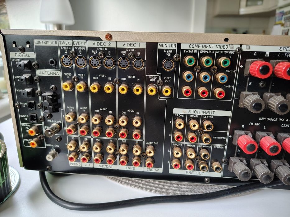 Wzmacniacz Sony STR-V555ES