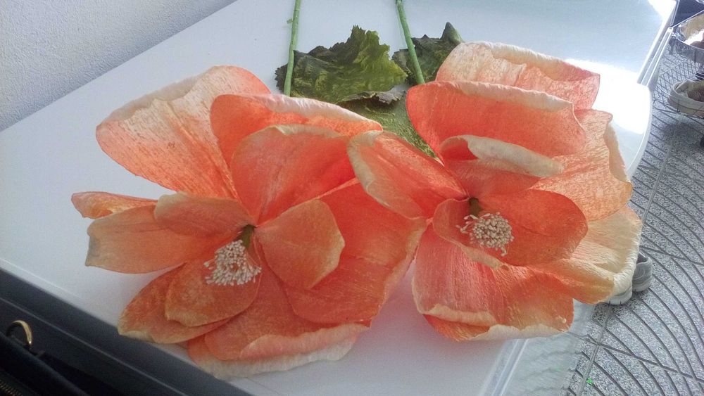 Flores decorativas, texturadas e em tecido