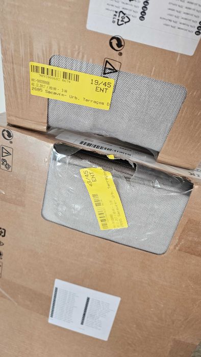 Sofá de 2 lugares IKEA (KIVIK) + 2 capas novas + Apoio para os pés com arrumação