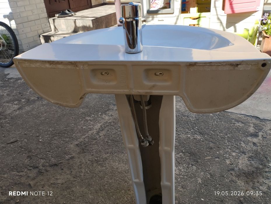 Умывальник с пьедесталом PORTA  и смесителем Grohe