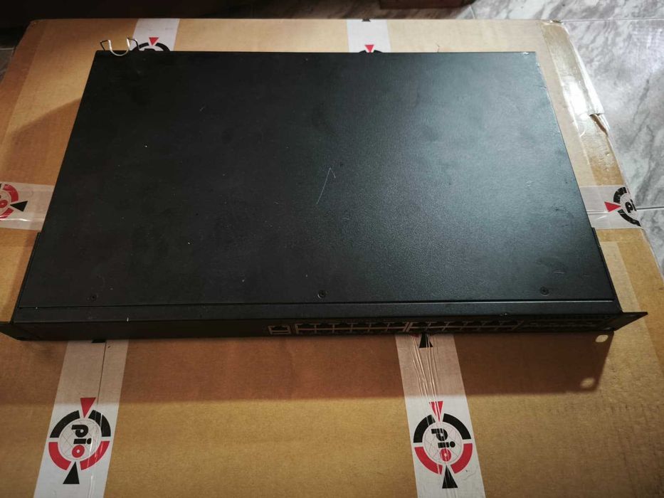 Switch Brocade ICX7250-24P-2X10G - PARA PEÇAS / NÃO FUNCIONA.
