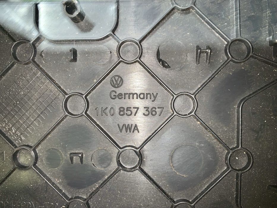 Заглушка панелі консоль Volkswagen golf гольф 5 6 розборка 1k0857367