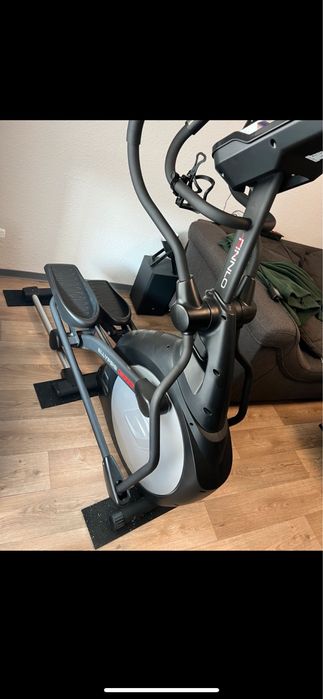 Magnetyczny trenażer eliptyczny ELLYPSIS 3000 - FINNLO orbitrek