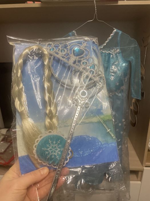 Плаття  Ельзи продаємо розмір 110-116