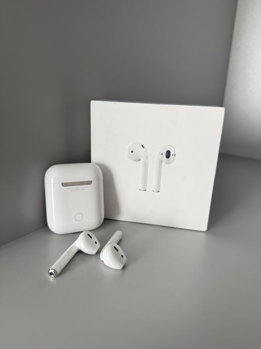 AirPods with Charging Case оригінальні навушники apple повний комплект