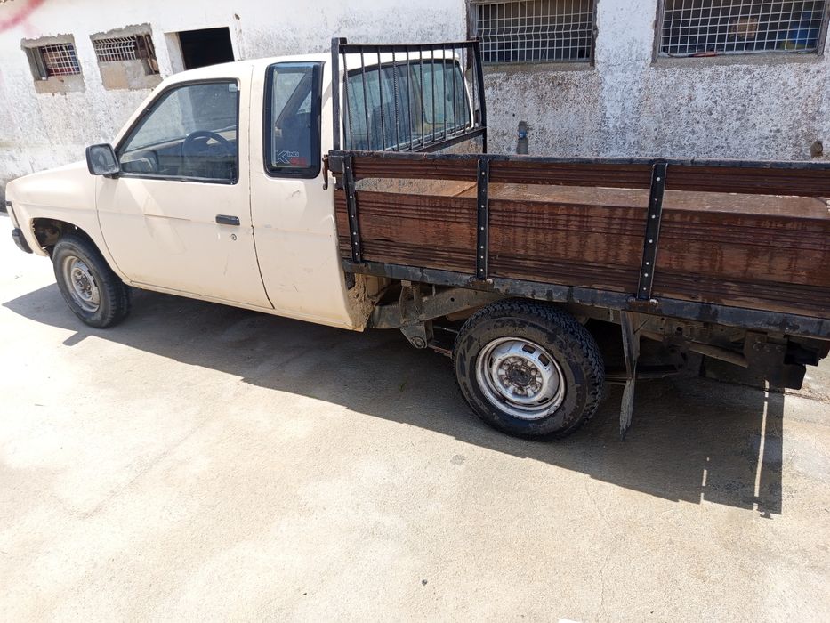 Carrinha de caixa aberta Nissan King cab