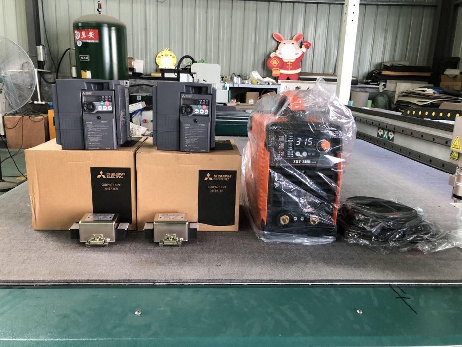 Частотник / Инвертор для шпинделя 2.2кВт Mitsubishi FR-D720S. ЧПУ