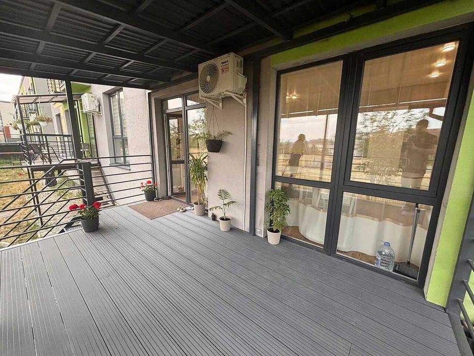 Таунхаус з ремонтом та меблями, жилий стан