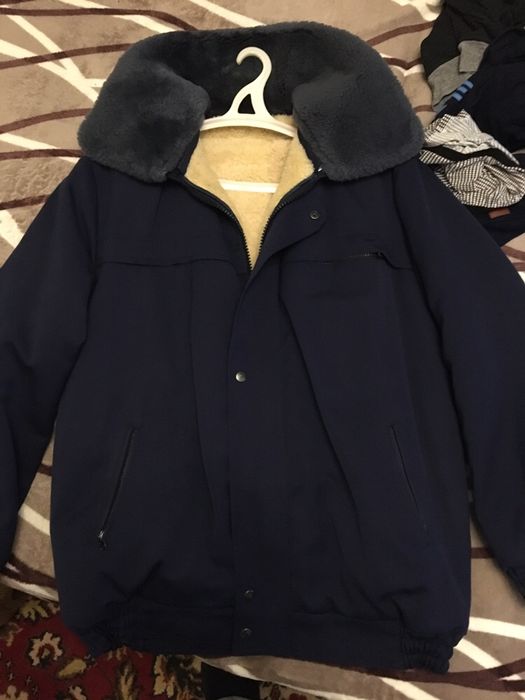 Продам чоловічу льотну куртку в ідеальному стані.в середині овчина ку