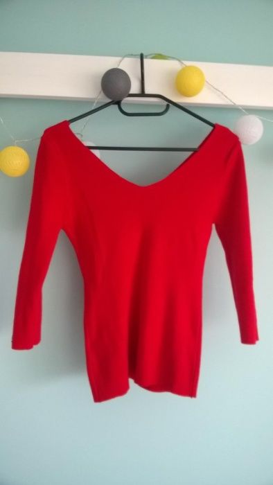 Czerwony damski sweterek