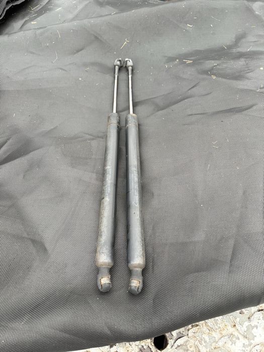 Siłownik klapy Ford Galaxy mk3