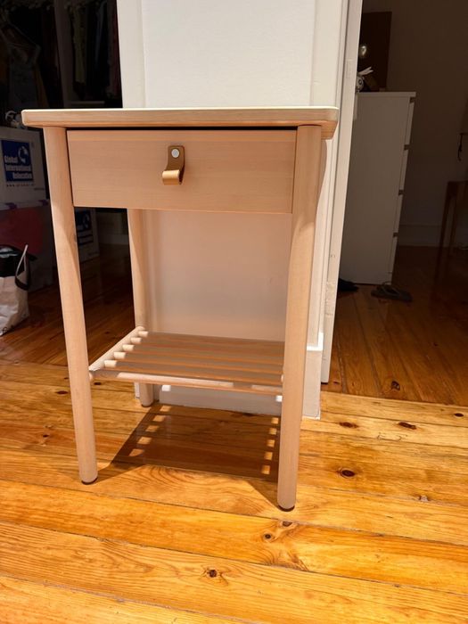 Mesa de Cabeceira - Ikea - Bjorksnas